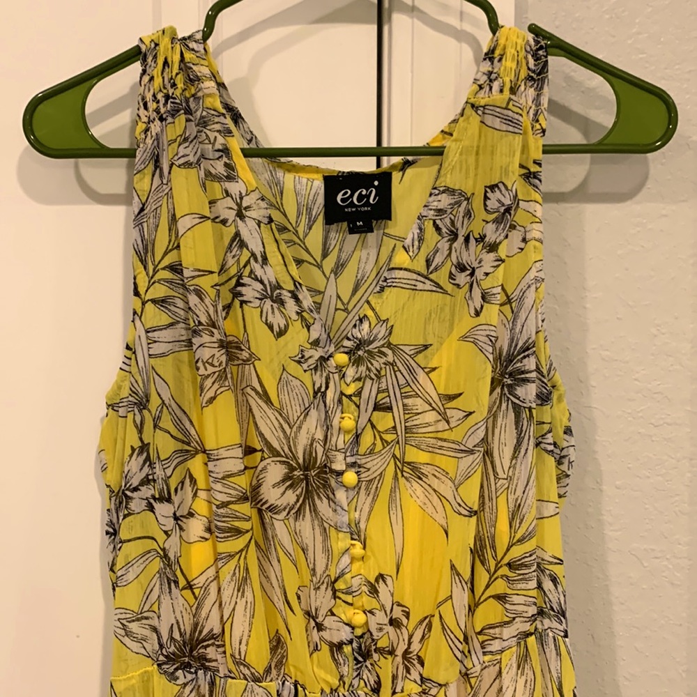 Beautiful maxi dress, size medium. Yellow with black and white flowers.